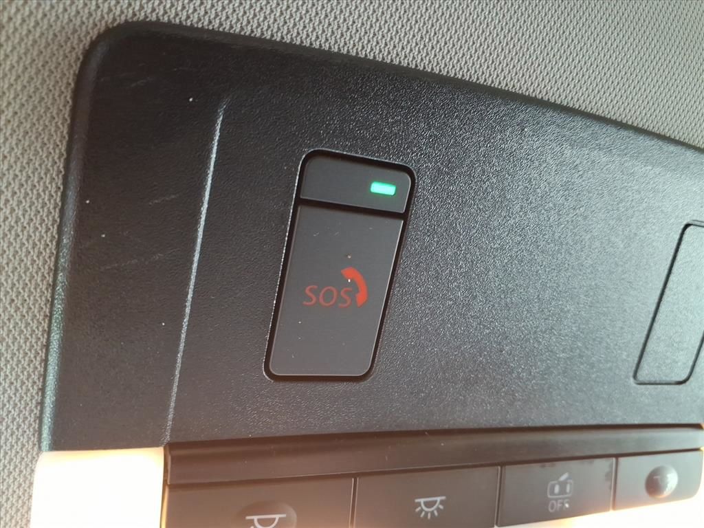 2024 Nissan Rogue SV photo 2