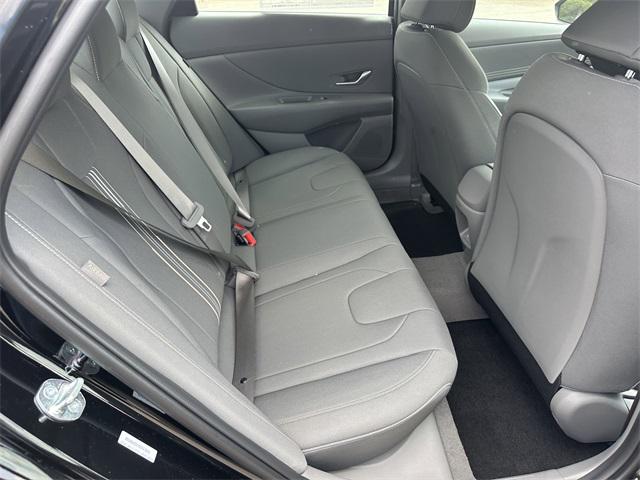 2025 Hyundai Elantra SEL Sport photo 15