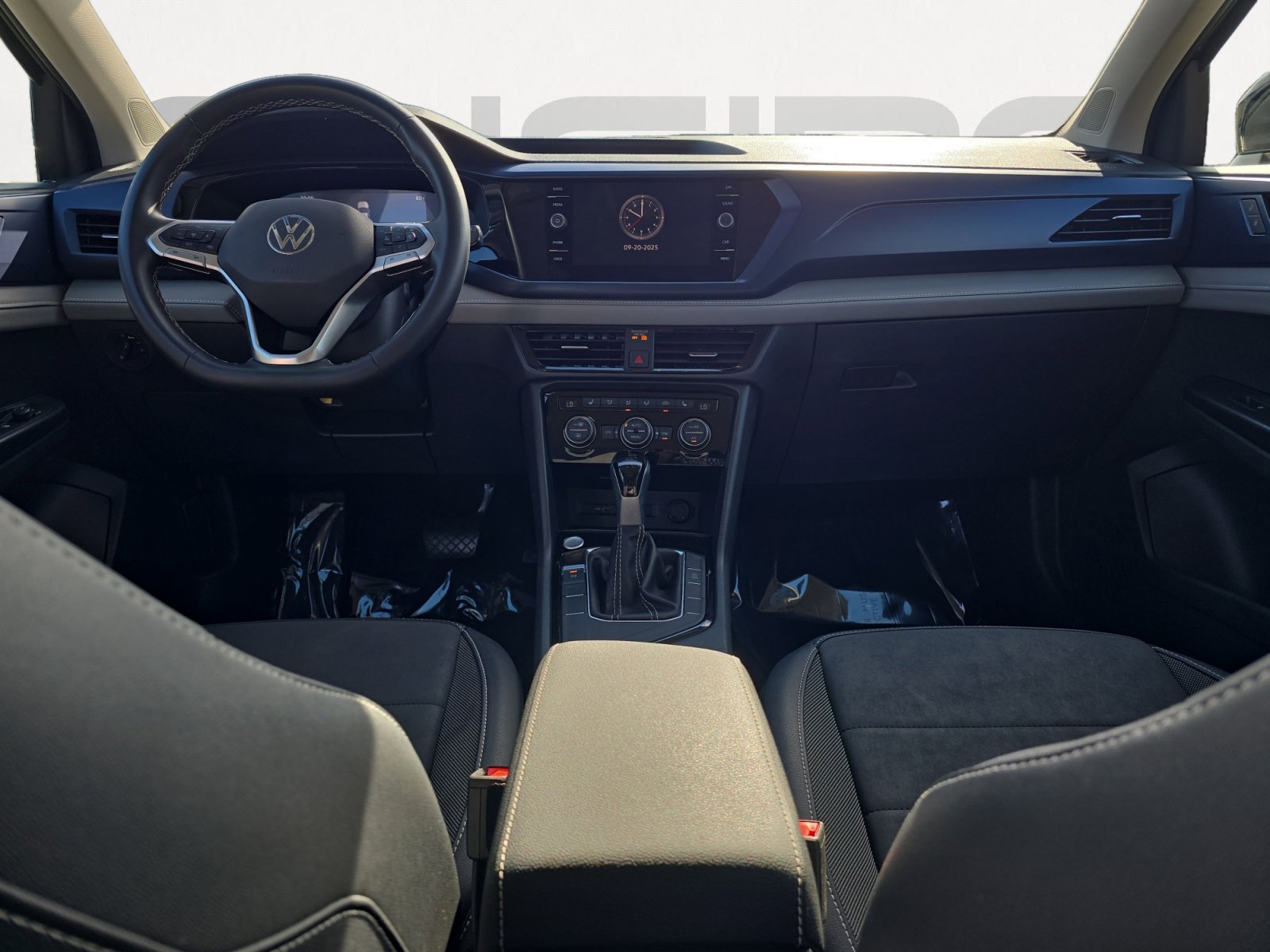 2024 Volkswagen Taos SE photo 3