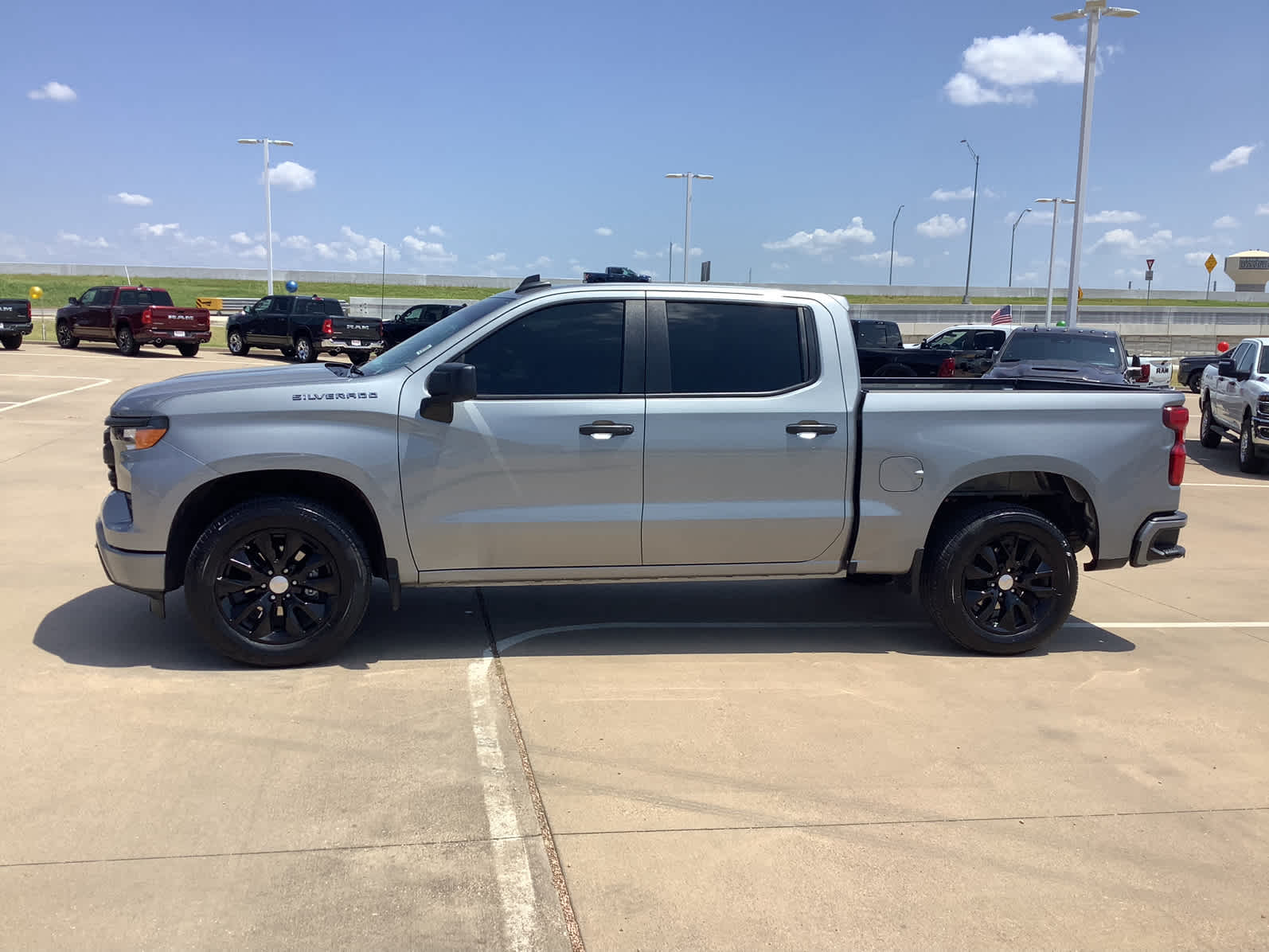 2024 Chevrolet Silverado 1500 Custom photo 7