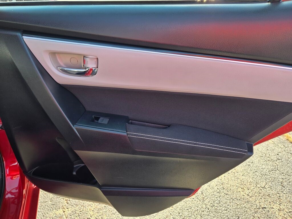 2019 Toyota Corolla LE photo 8