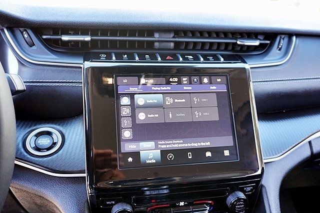 2023 Jeep Grand Cherokee Laredo photo 25