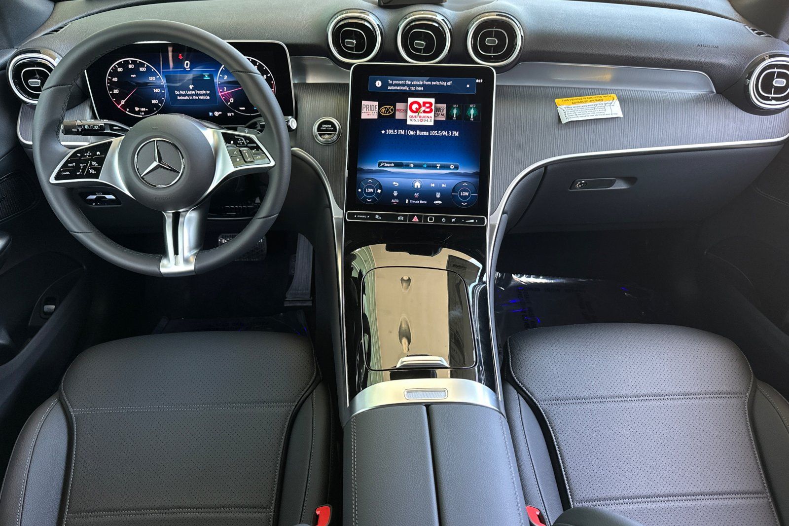 2025 Mercedes Benz GLC 300 photo 2