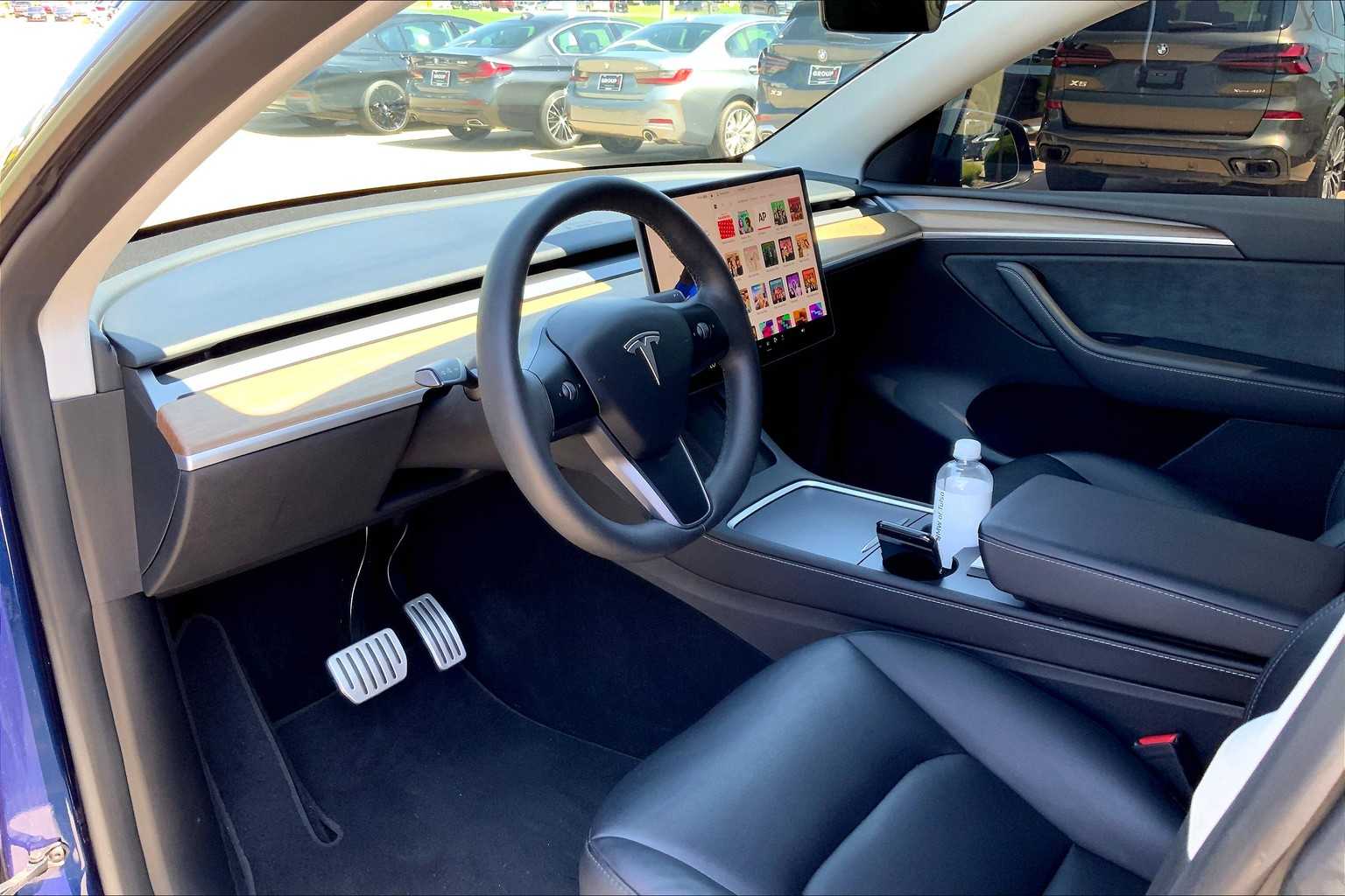 2024 Tesla Model Y Performance photo 16