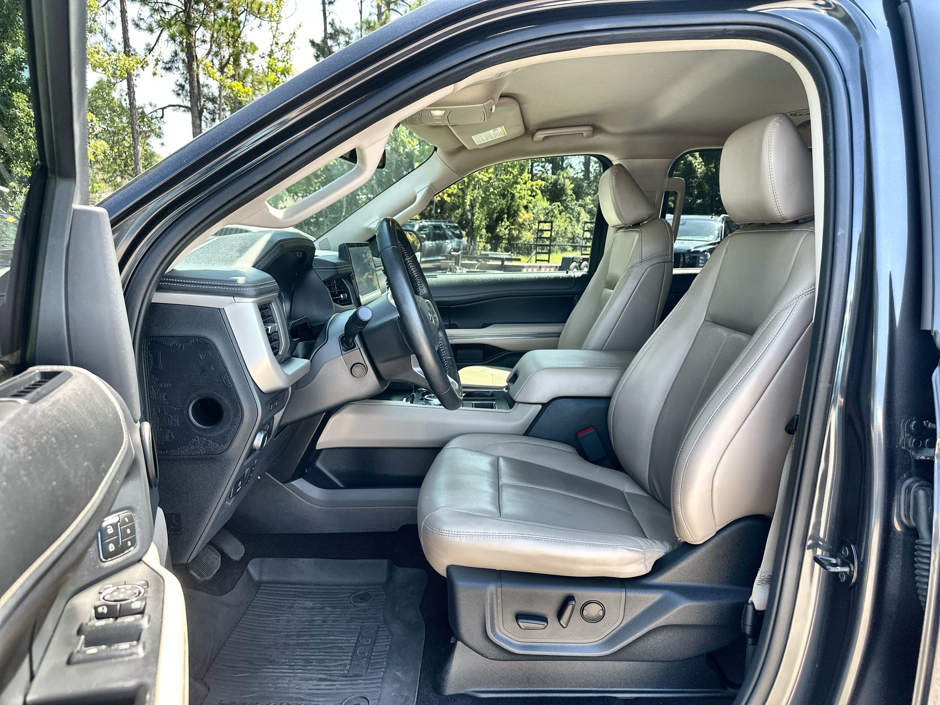 2022 Ford Expedition XLT MAX photo 18