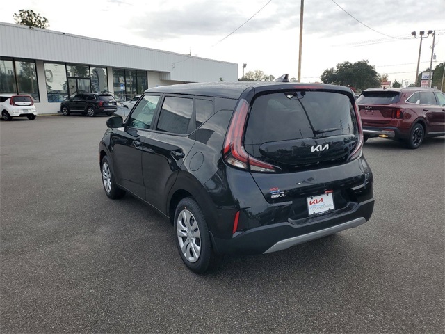 2025 Kia Soul LX photo 4