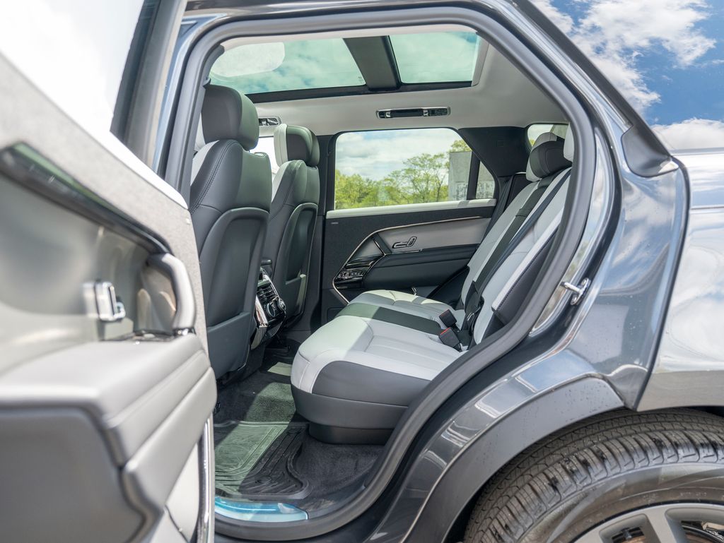 2025 Land Rover Range Rover Sport SE photo 19