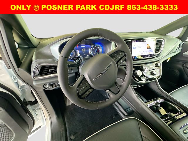 2026 Chrysler Pacifica Limited photo 9