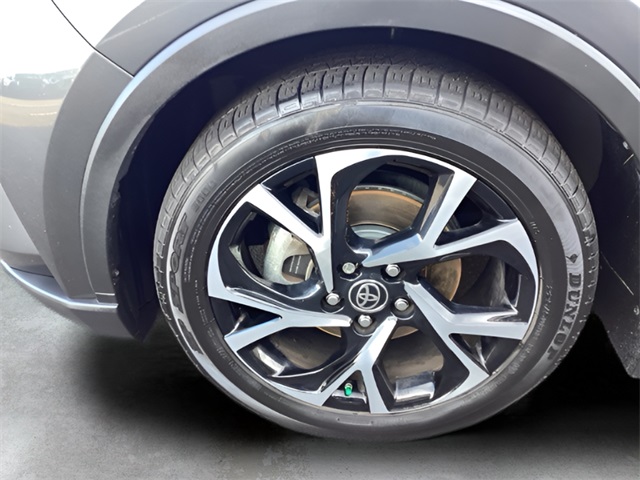 2022 Toyota C-HR XLE photo 9
