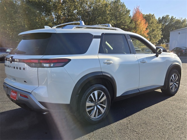 2023 Nissan Pathfinder SL photo 2