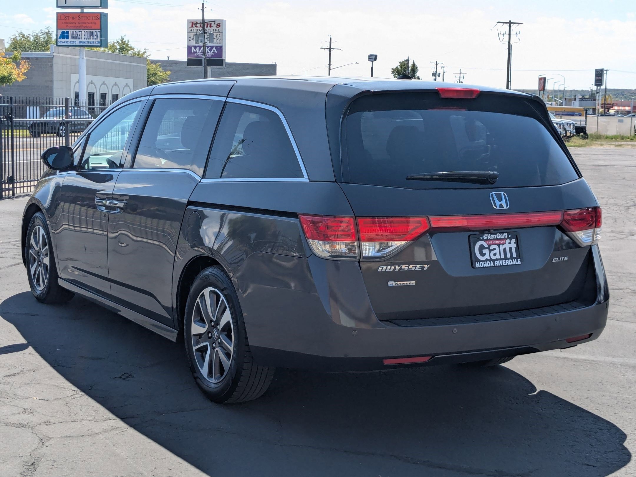 2016 Honda Odyssey Touring Elite photo 5