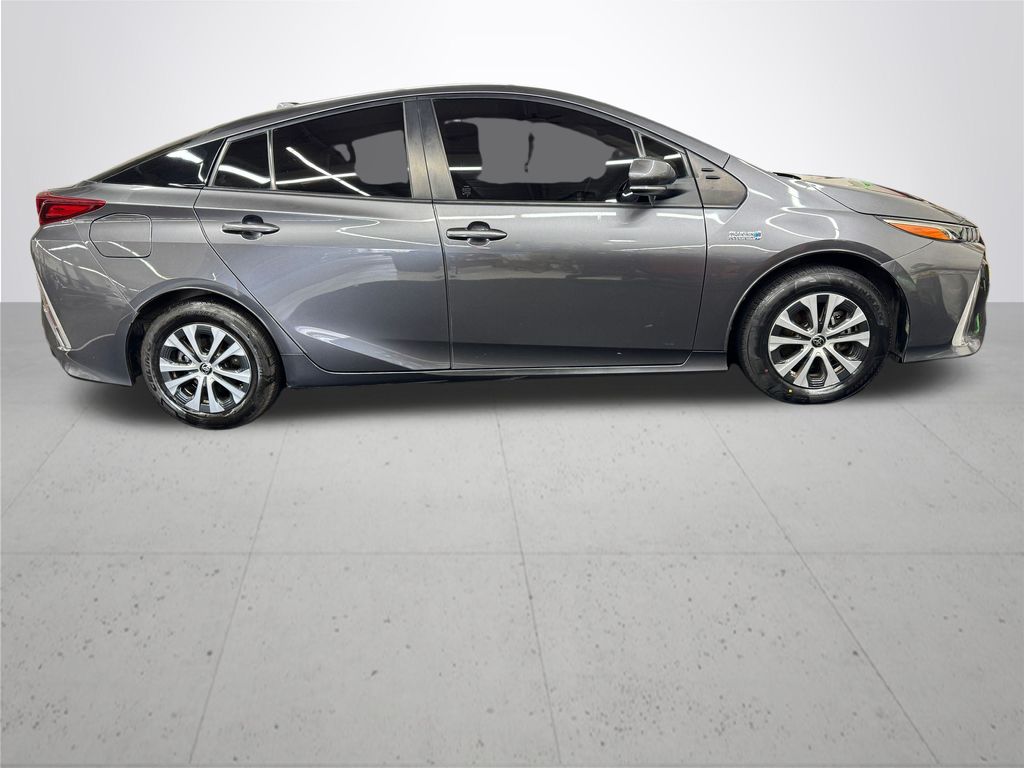 2021 Toyota Prius Prime LE photo 8