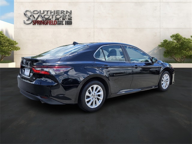 2023 Toyota Camry LE photo 5