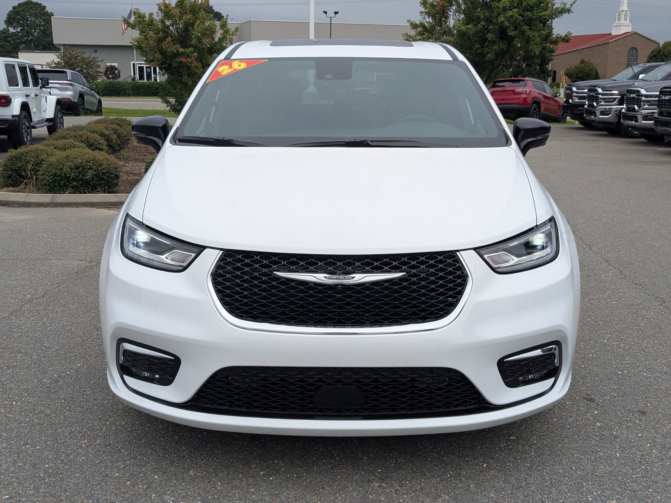 2026 Chrysler Pacifica photo 2
