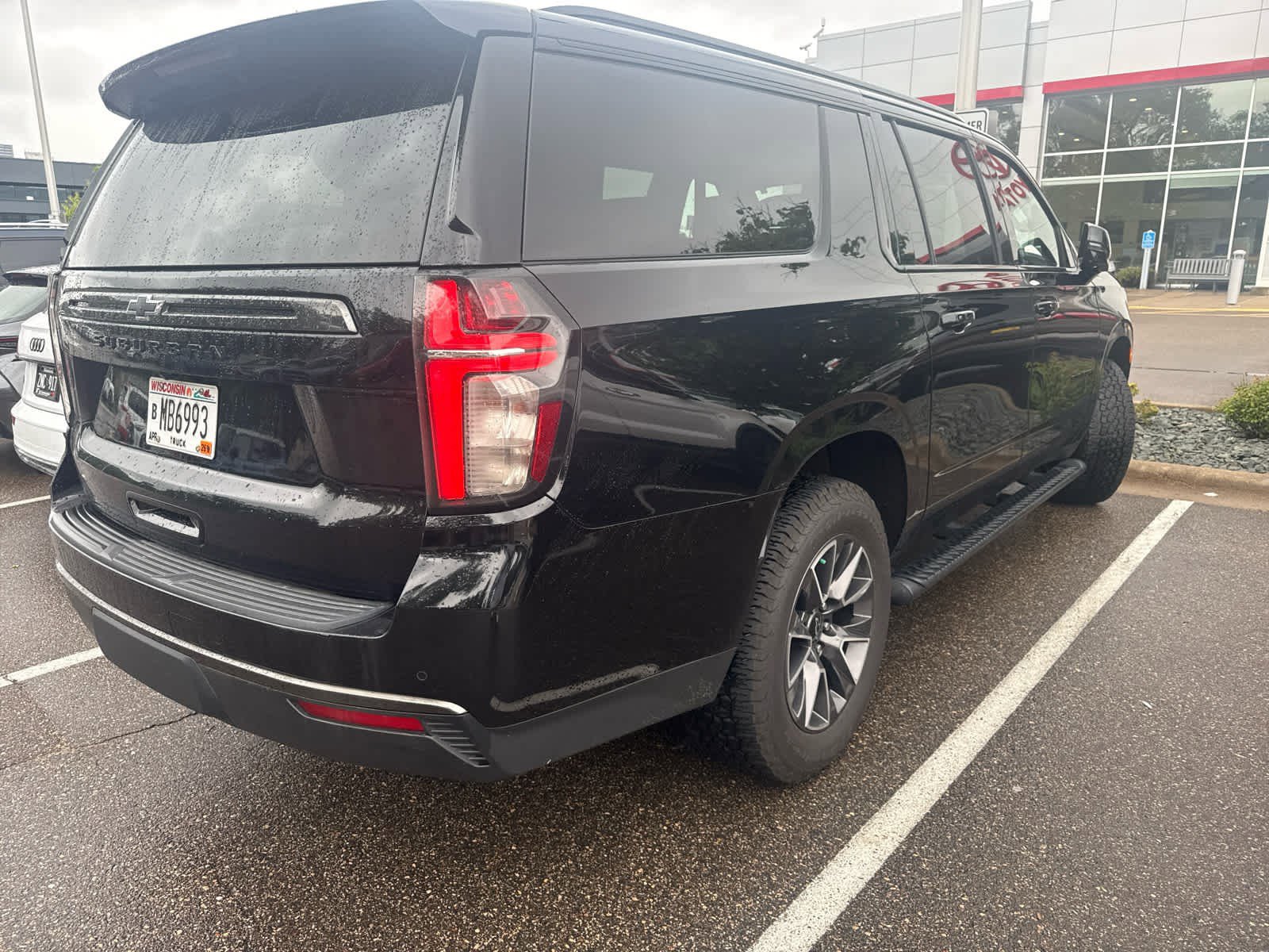 Used 2021 Chevrolet Suburban Z71 with VIN 1GNSKDKD6MR152500 for sale in Golden Valley, Minnesota