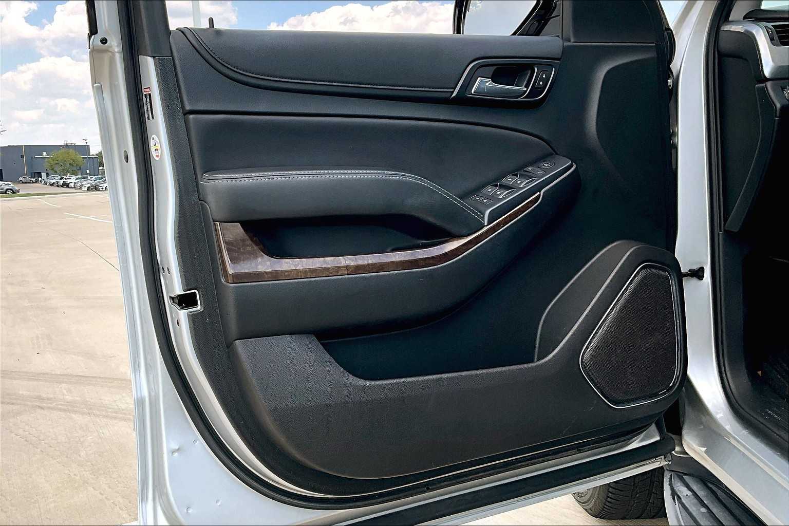 2018 Chevrolet Suburban LS photo 20