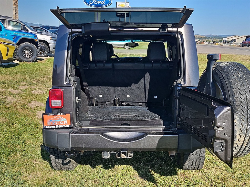 2016 Jeep Wrangler Unlimited Sahara photo 21