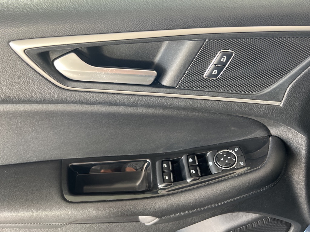 2018 Ford Edge SEL photo 4