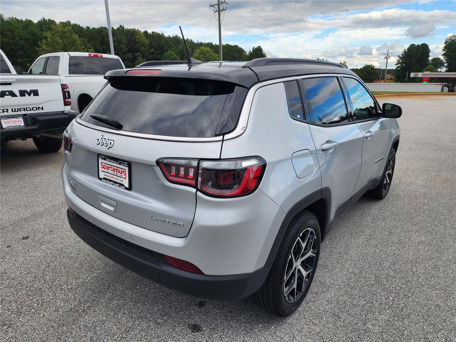 2024 Jeep Compass Limited photo 2