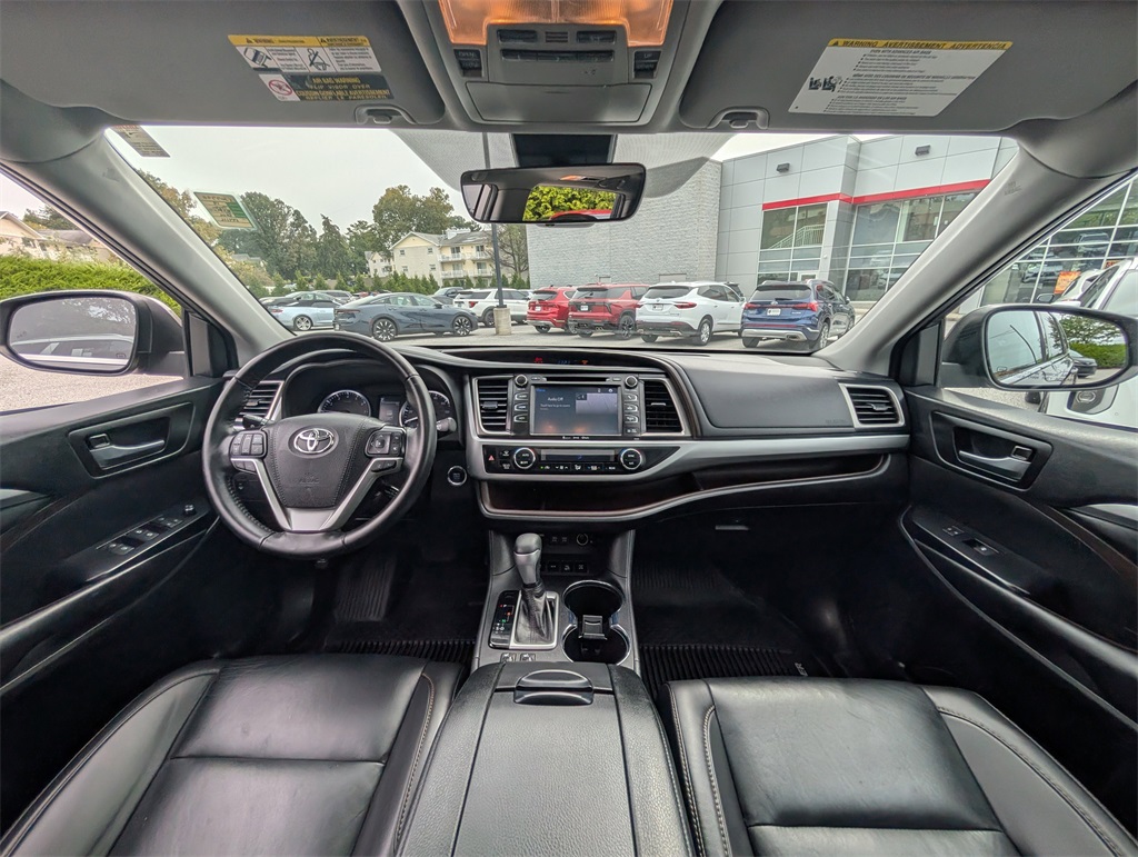 2019 Toyota Highlander SE photo 2