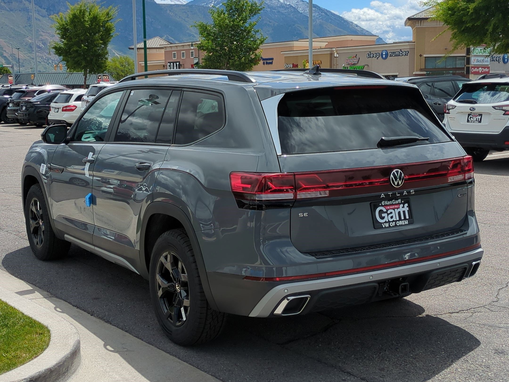 2025 Volkswagen Atlas Peak Edition SE photo 5