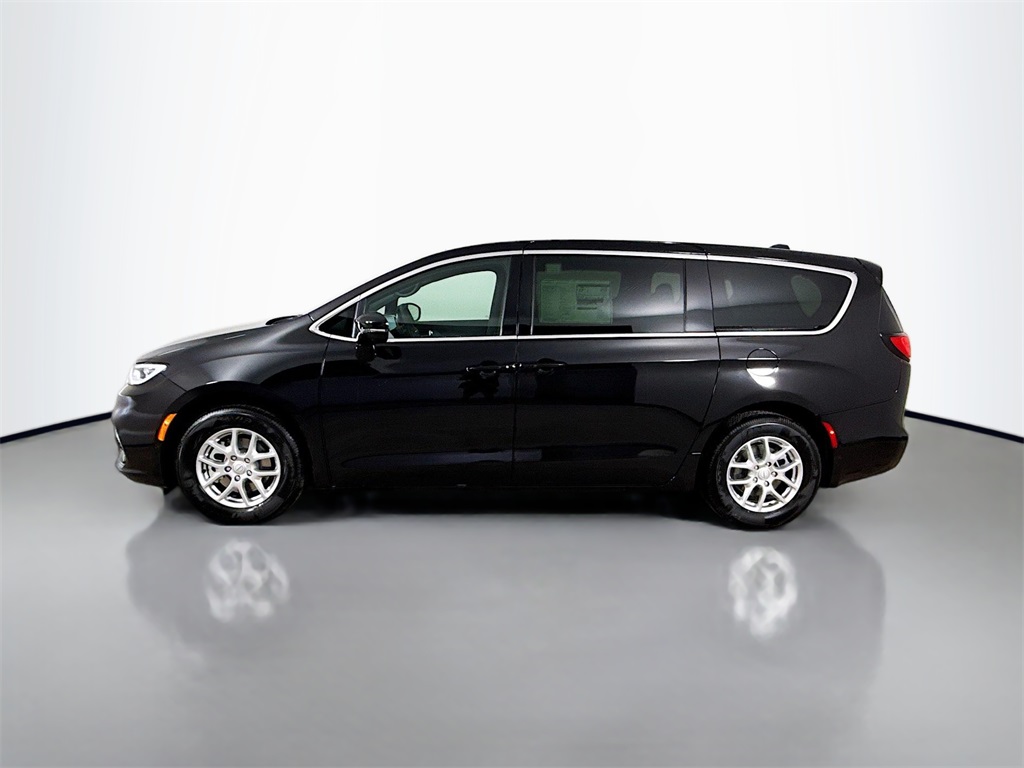 2026 Chrysler Pacifica photo 4