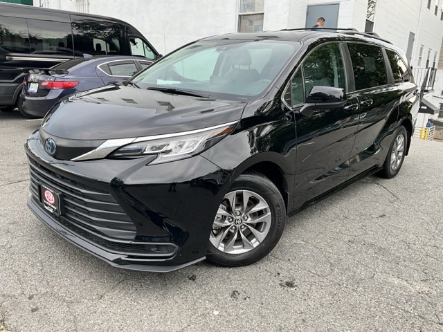 2022 Toyota Sienna LE