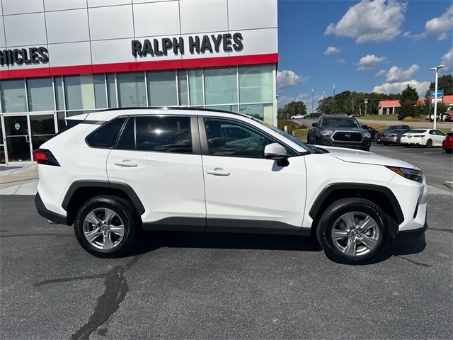 2024 Toyota RAV4 XLE photo 2
