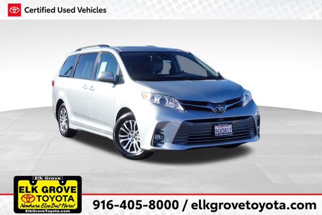 2019 Toyota Sienna XLE's photo
