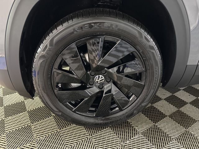 2026 Volkswagen Atlas SE Technology photo 8