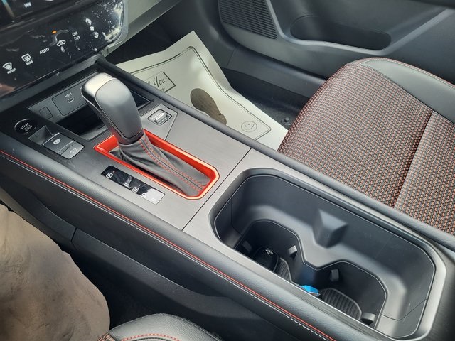 2025 Nissan Kicks SR photo 15