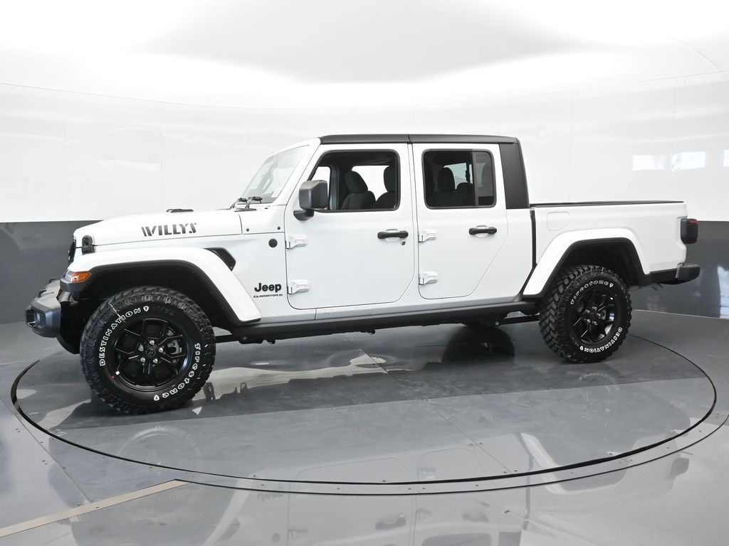 2024 Jeep Gladiator Willys photo 2