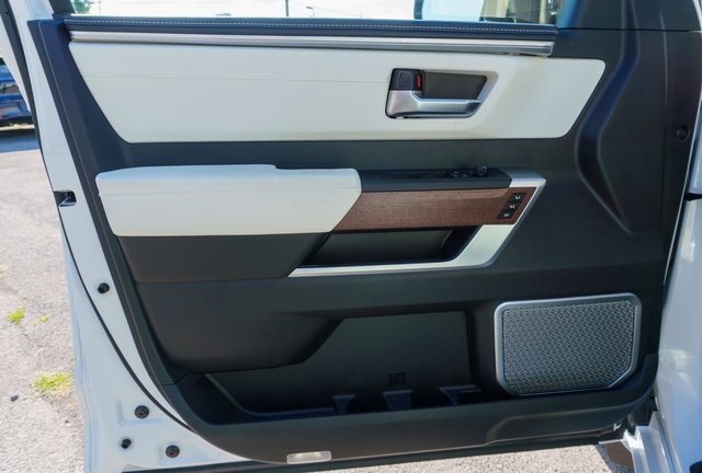 2023 Toyota Sequoia Capstone photo 13
