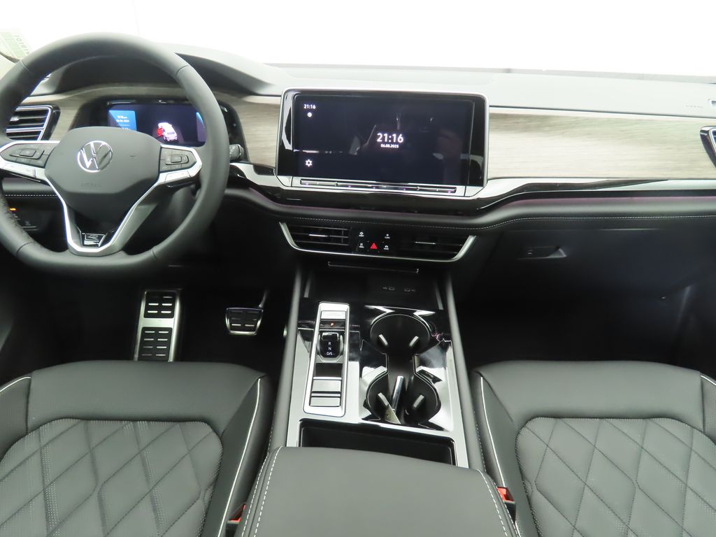 2025 Volkswagen Atlas SEL Premium R-Line photo 13