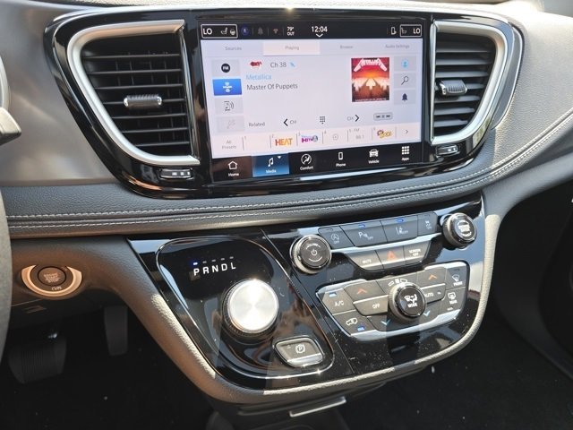 2026 Chrysler Pacifica photo 28
