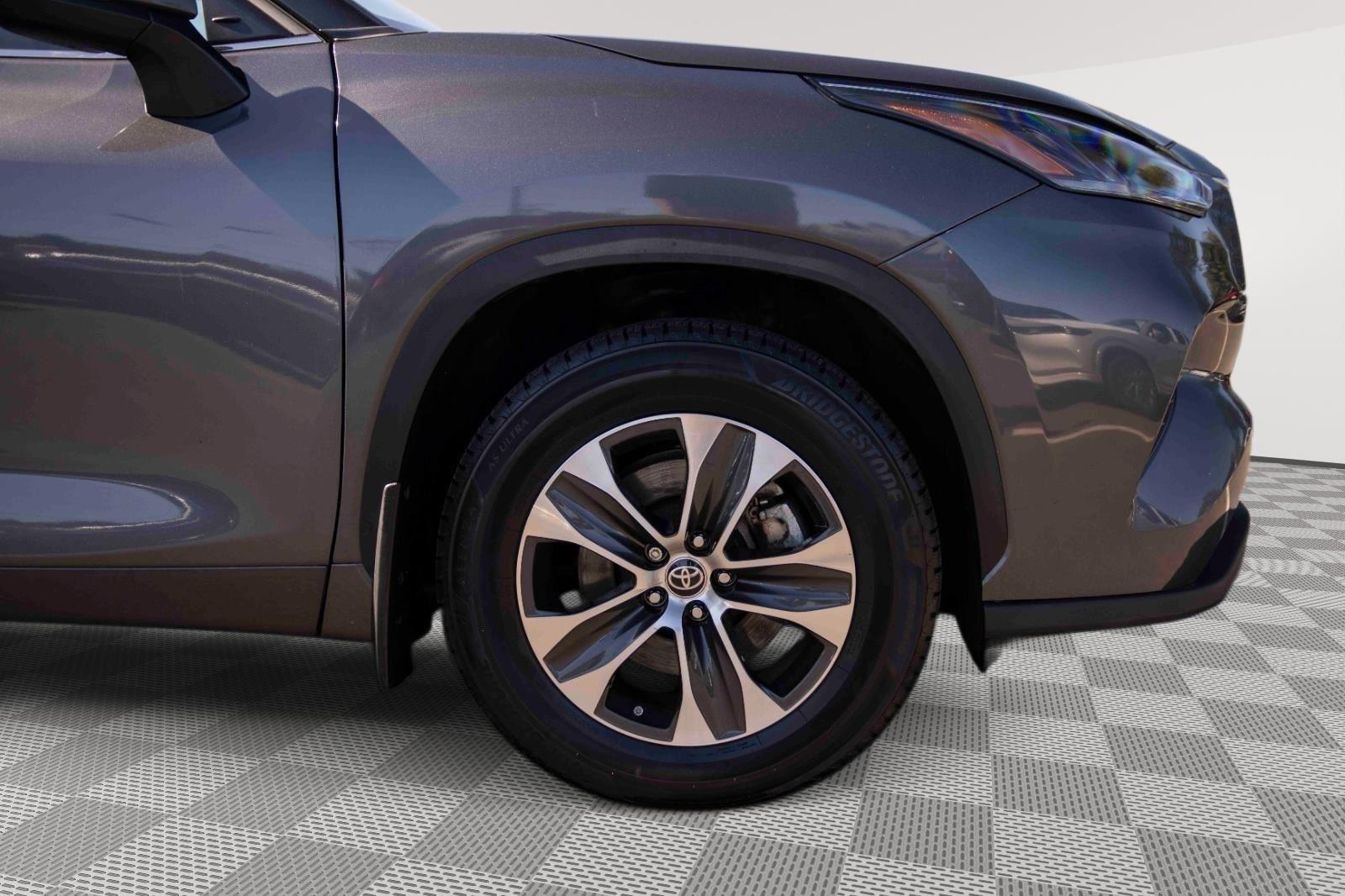 2021 Toyota Highlander XLE photo 24