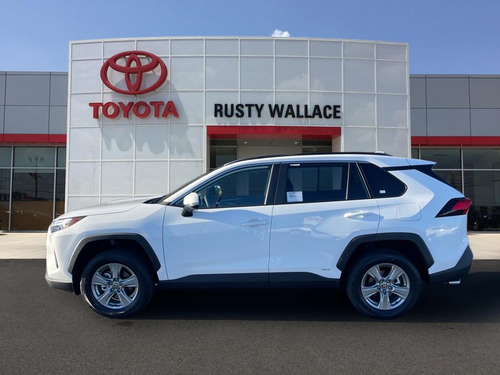 2025 Toyota RAV4 XLE's photo