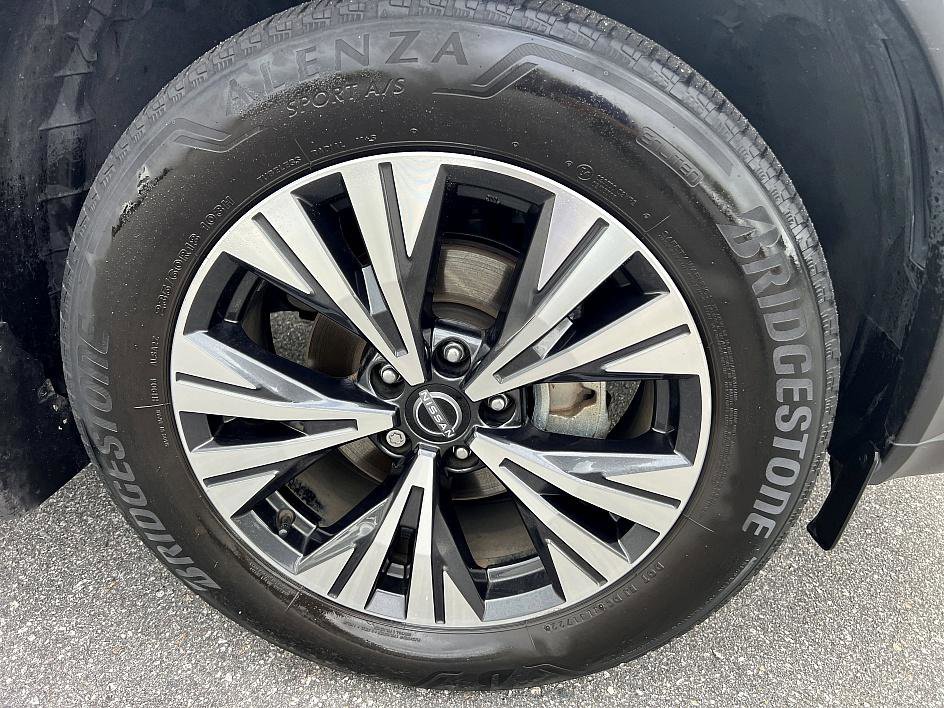2022 Nissan Rogue SV photo 12