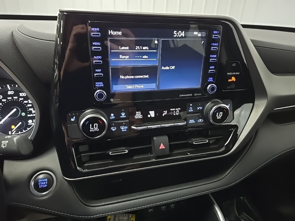 2021 Toyota Highlander XLE photo 23