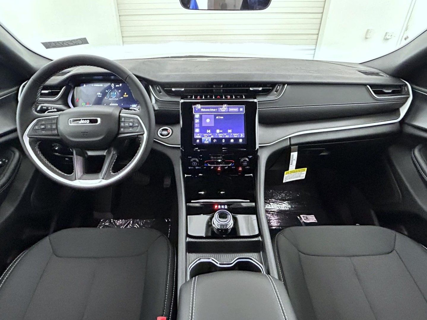 2025 Jeep Grand Cherokee Laredo photo 13