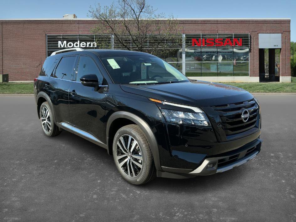 2025 Nissan Pathfinder Platinum photo 4