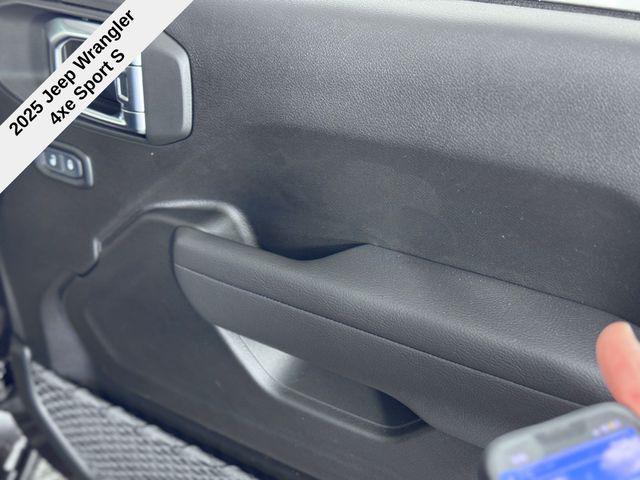 2025 Jeep Wrangler Sport S 4xe photo 28