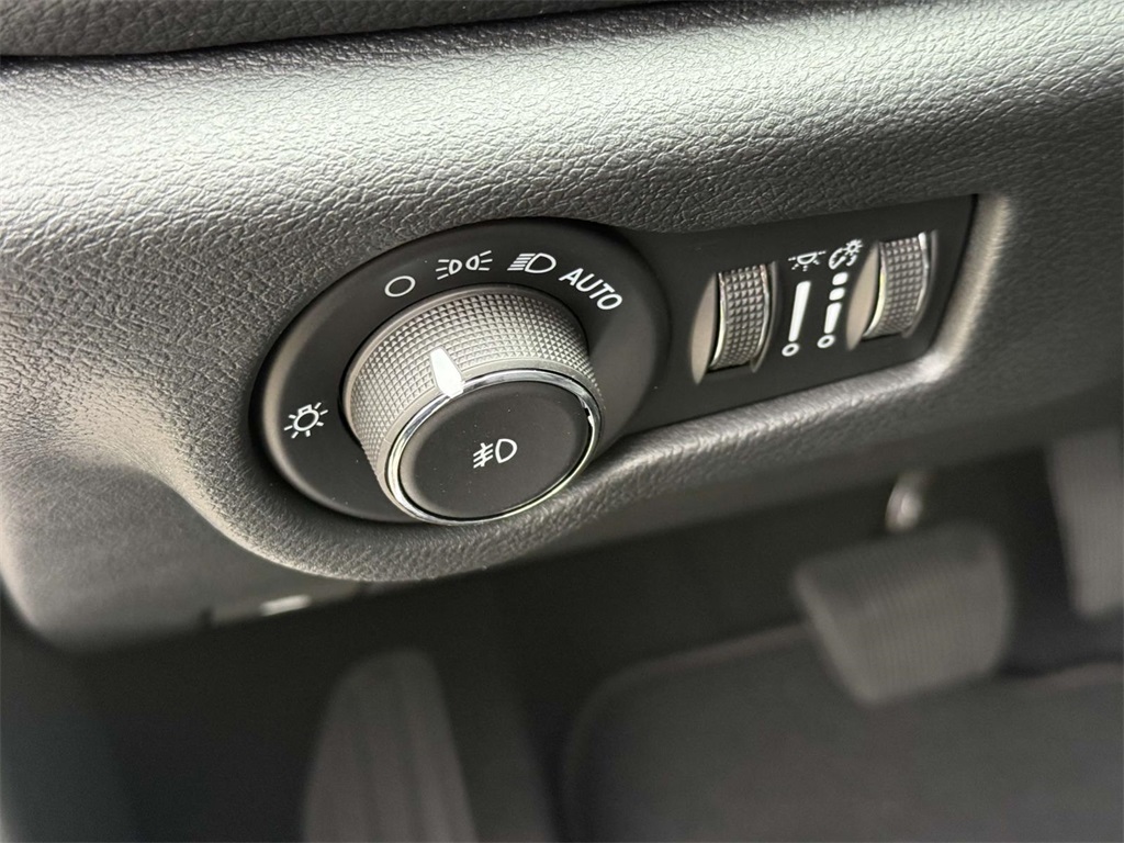 2025 Chrysler Pacifica photo 30