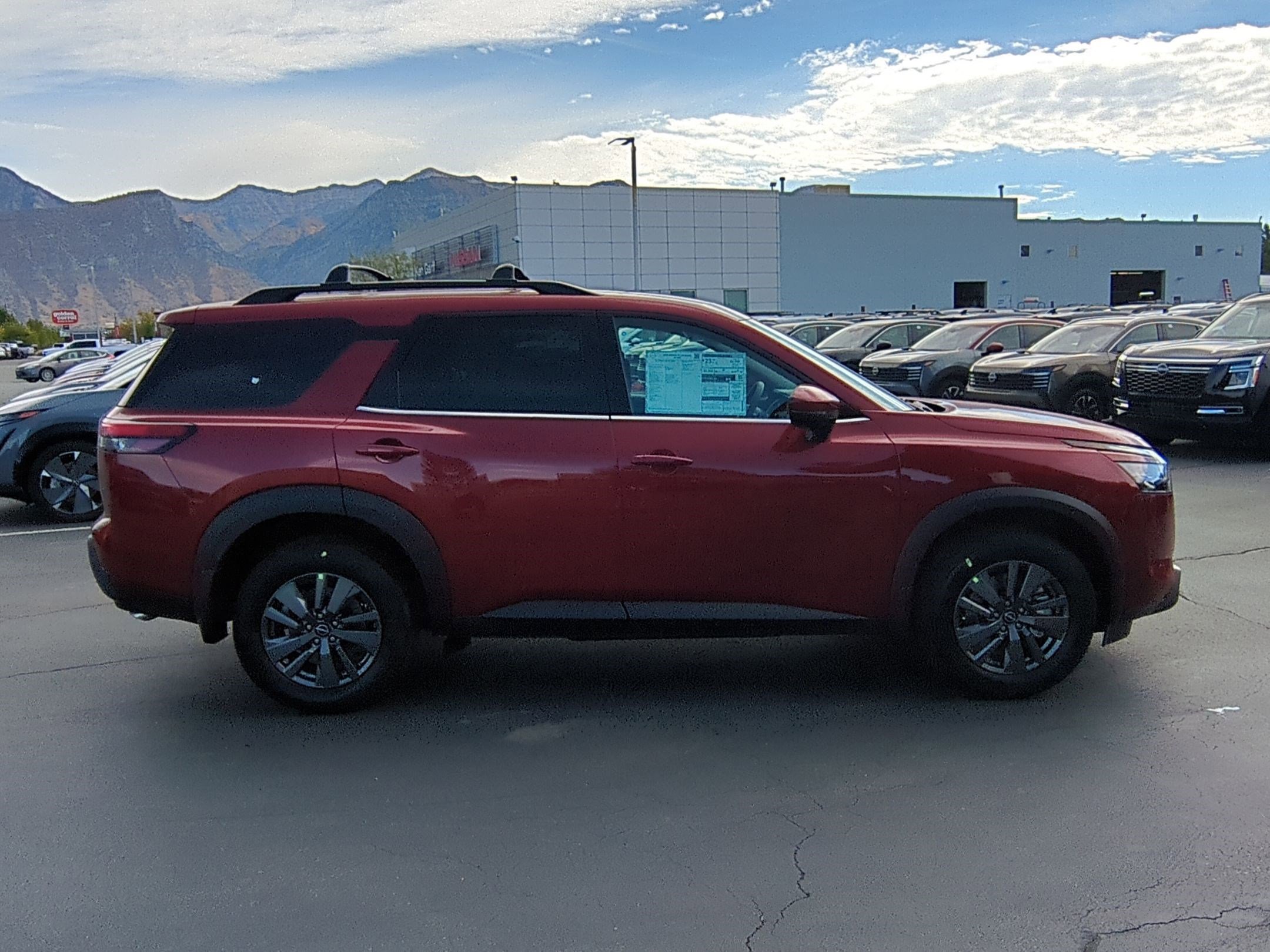 2025 Nissan Pathfinder SV photo 2