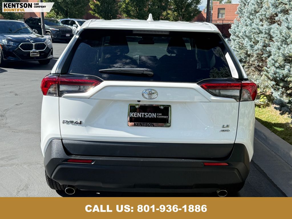 2024 Toyota RAV4 LE photo 7