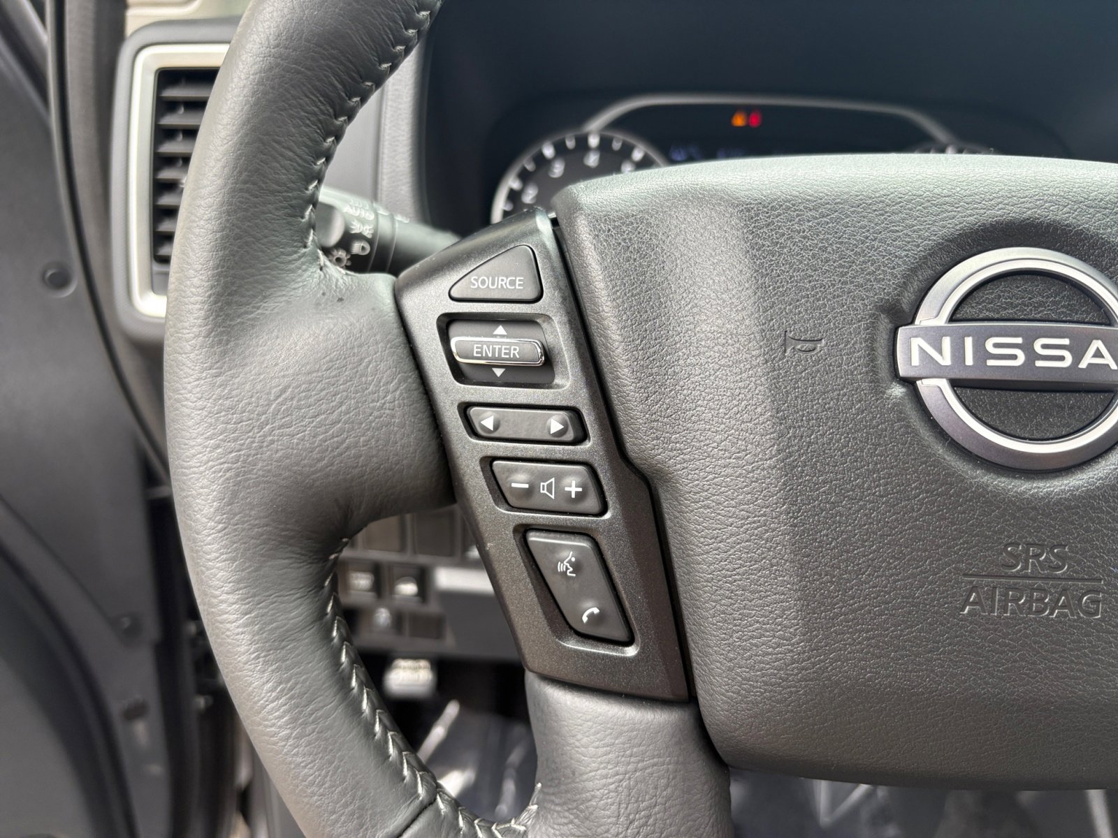 2024 Nissan Frontier SV photo 11