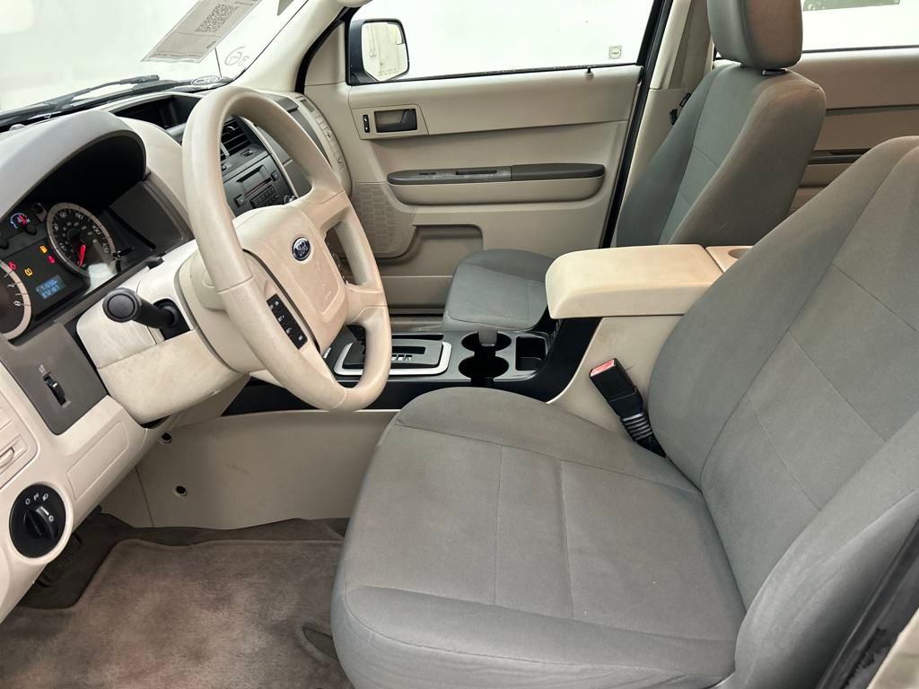 2010 Ford Escape XLS photo 4