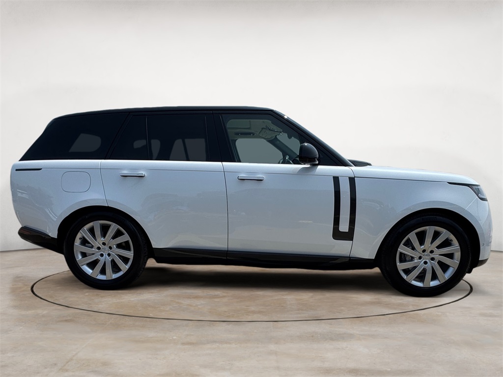 2025 Land Rover Range Rover SE photo 5