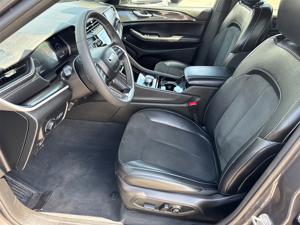 2023 Jeep Grand Cherokee Altitude photo 23