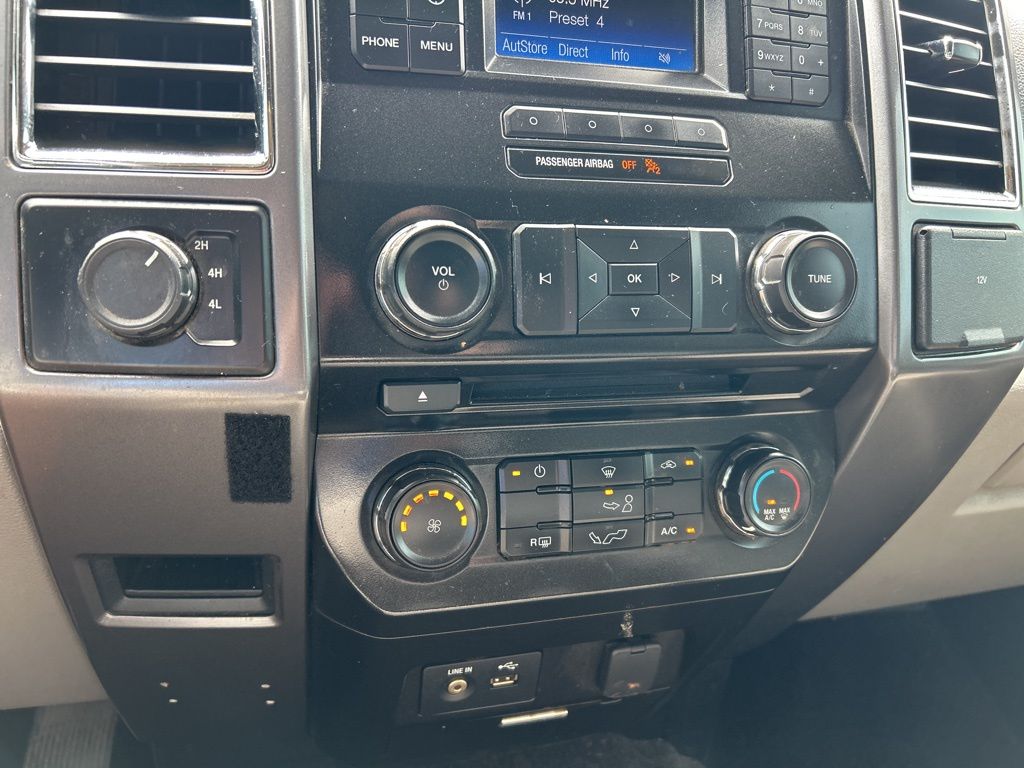 2015 Ford F-150 XLT photo 24